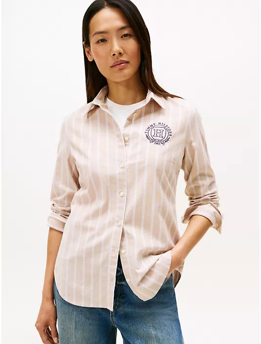 Tommy Womens' Regular Fit Crest Stretch Oxford Shirt/ Classic Khaki
