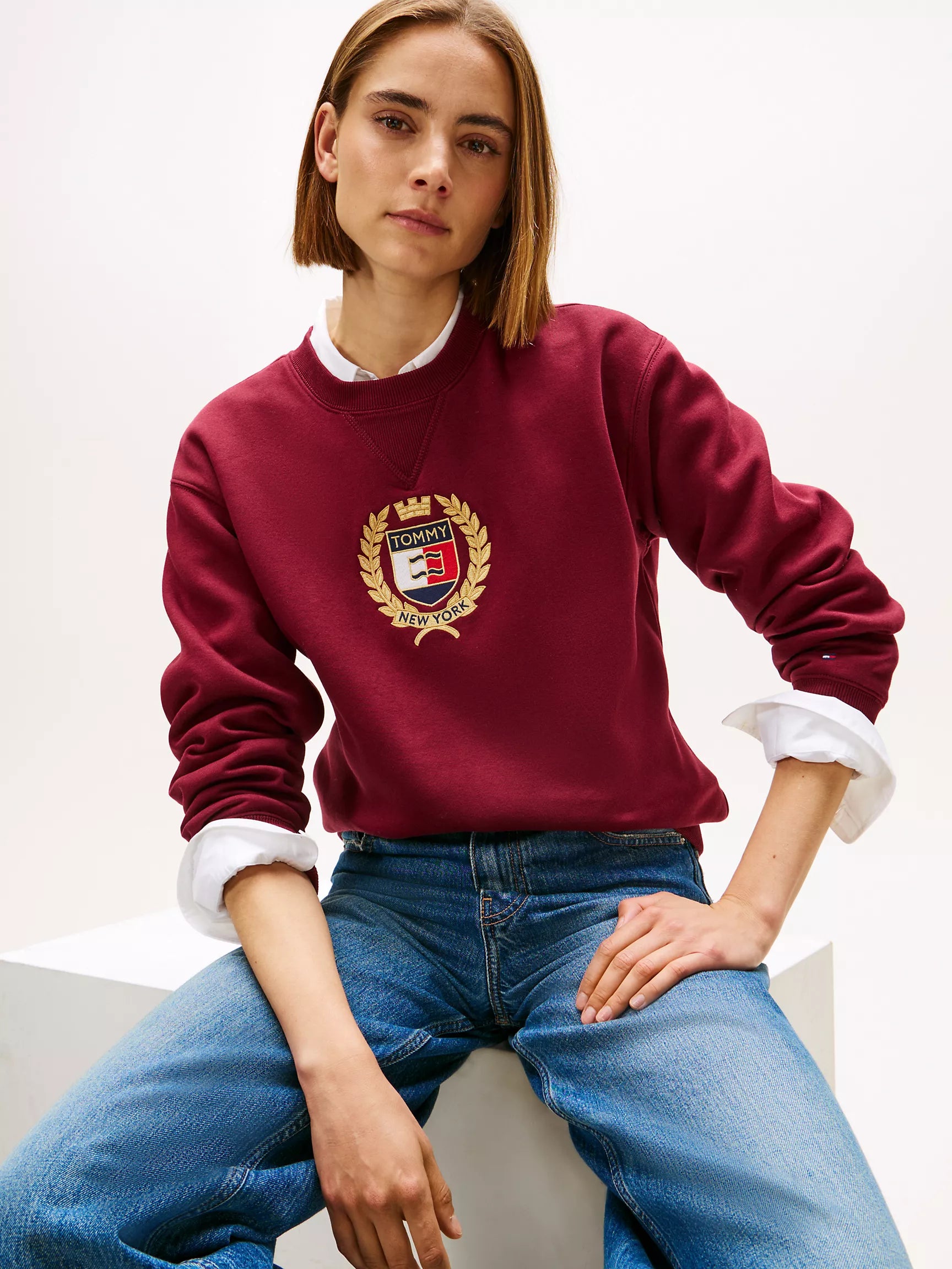 Womens' Tommy Crest Logo Fleece Sweatshirt/ Burgundy