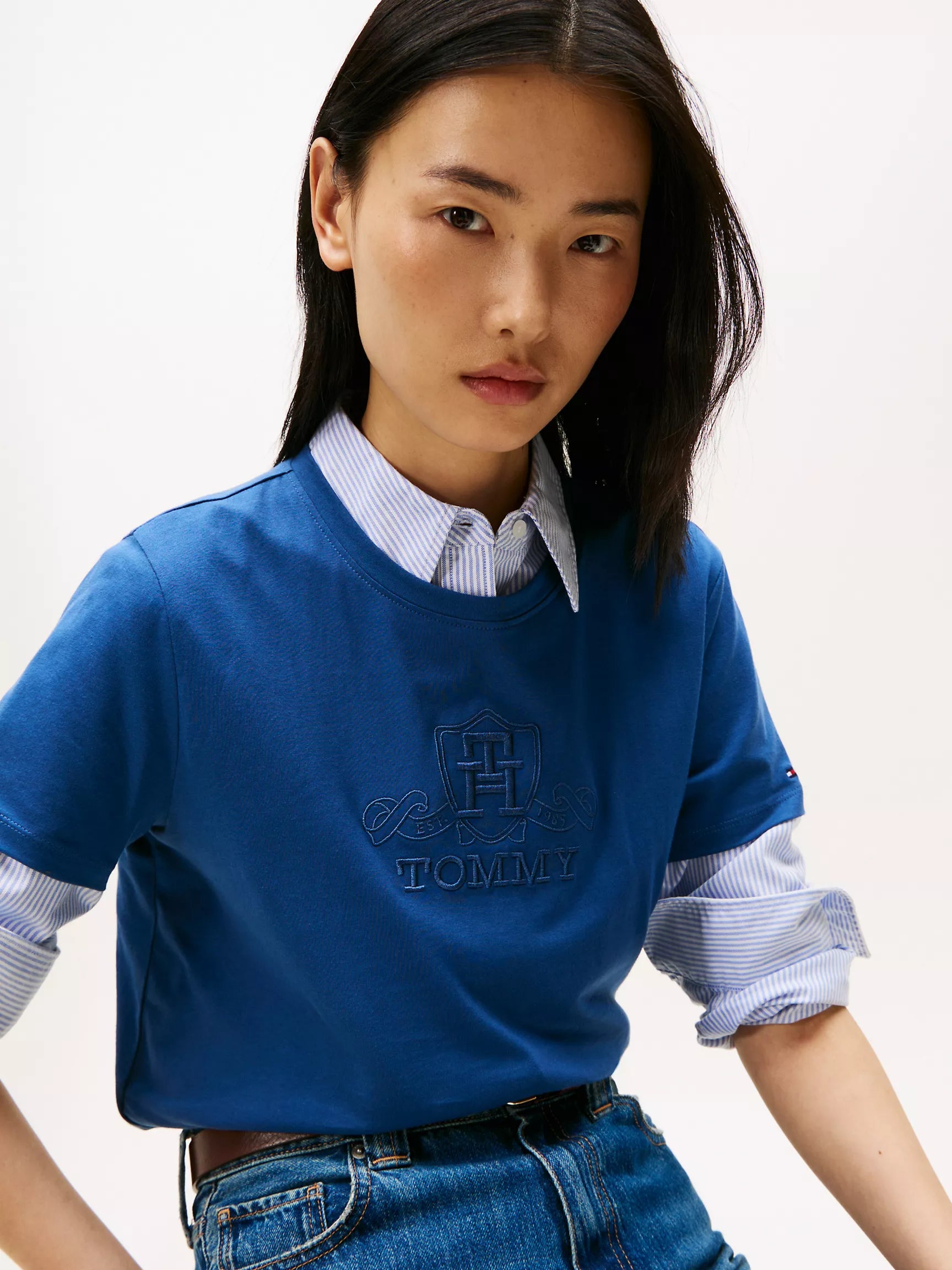 Tommy Womens' Embroidered Crest Banner Logo T-Shirt /Fossil Blue