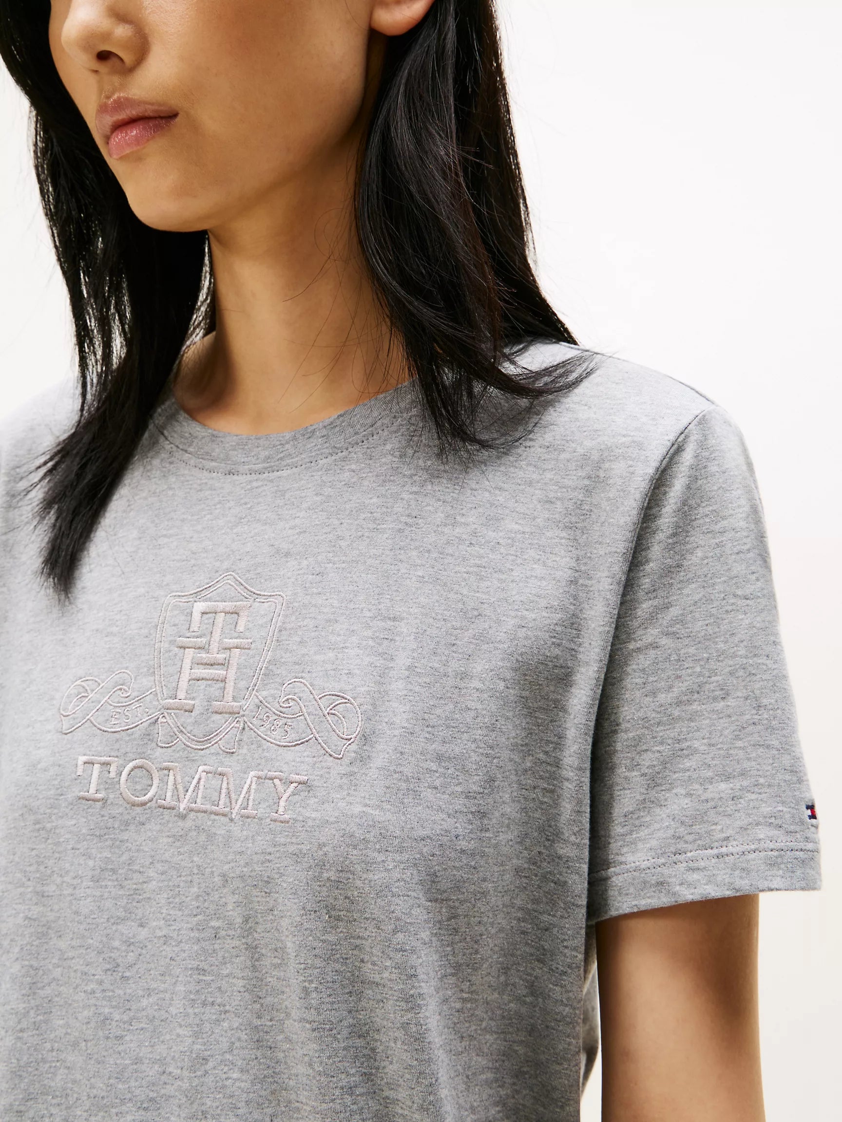 Tommy Womens' Embroidered Crest Banner Logo T-Shirt /Grey Heather