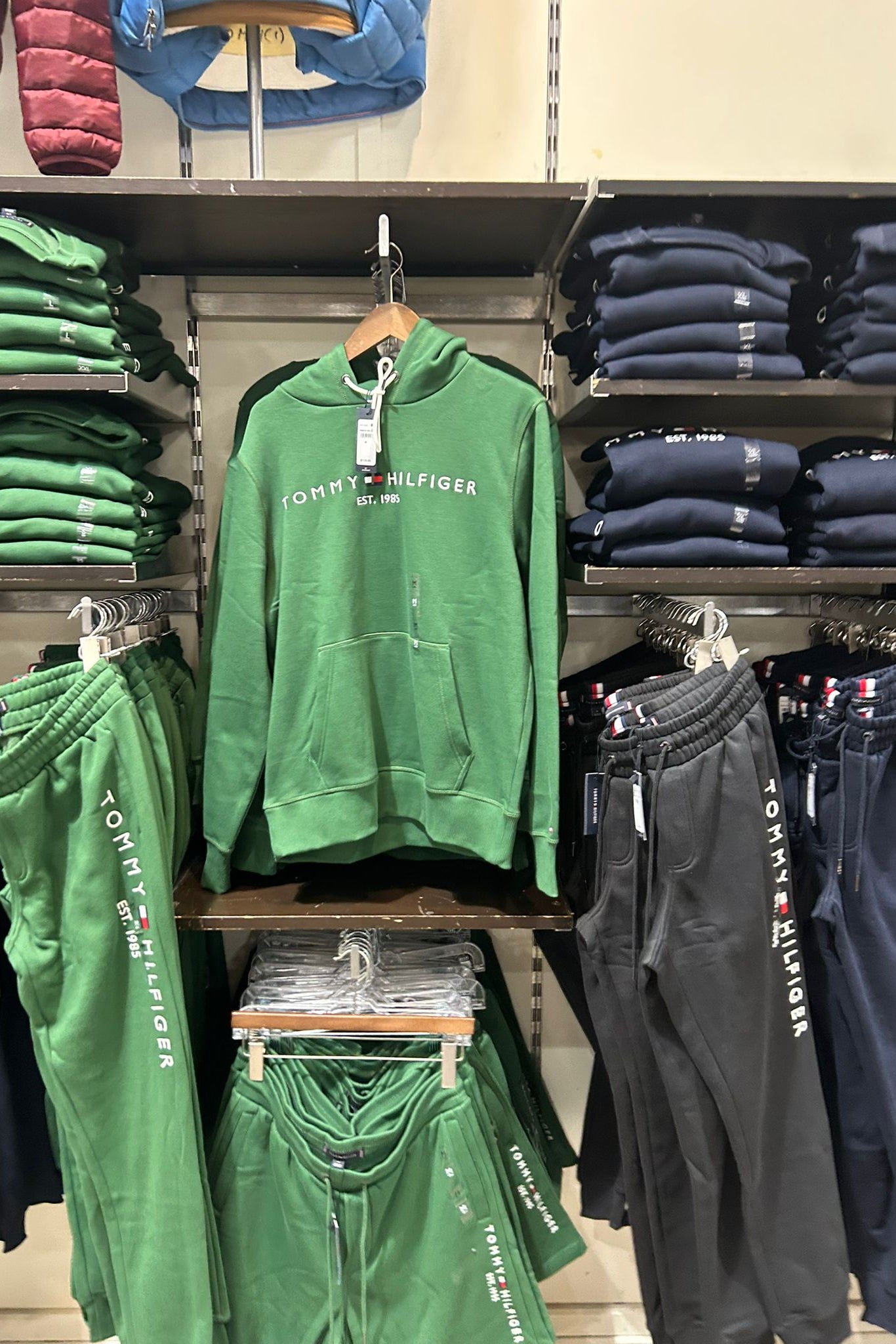 Tommy Mens' Embroidered Tommy Logo Hoodie Evergreen