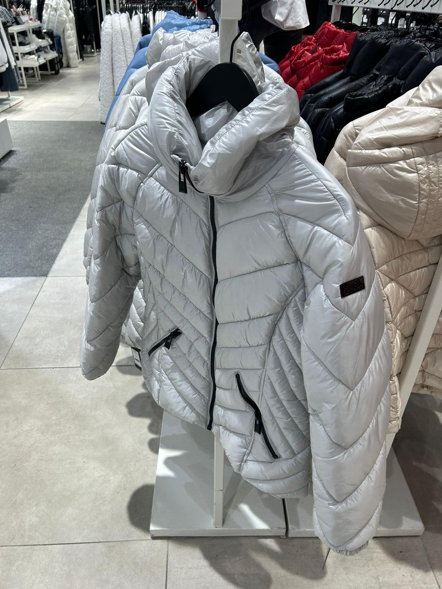 Karl Lagerfeld Paris Women's PILLOW COLLAR PUFFER JACKET Silver