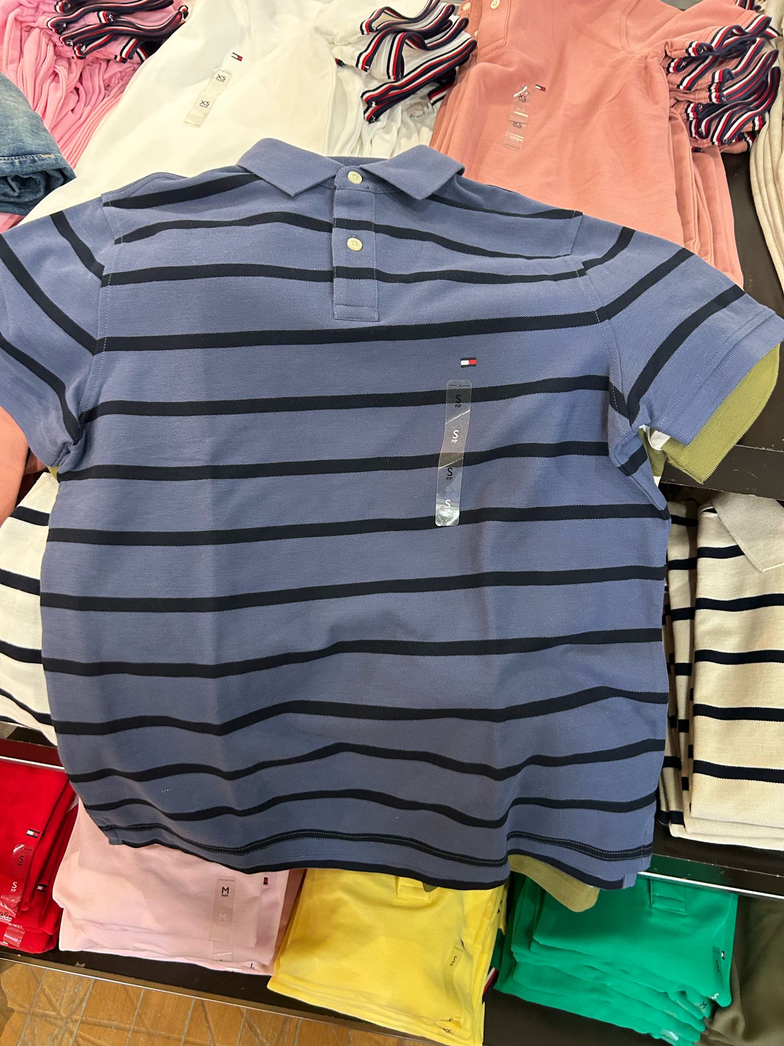 MENS' Tommy Regular Fit Stripe Wicking Polo/Bank Blue Stripe