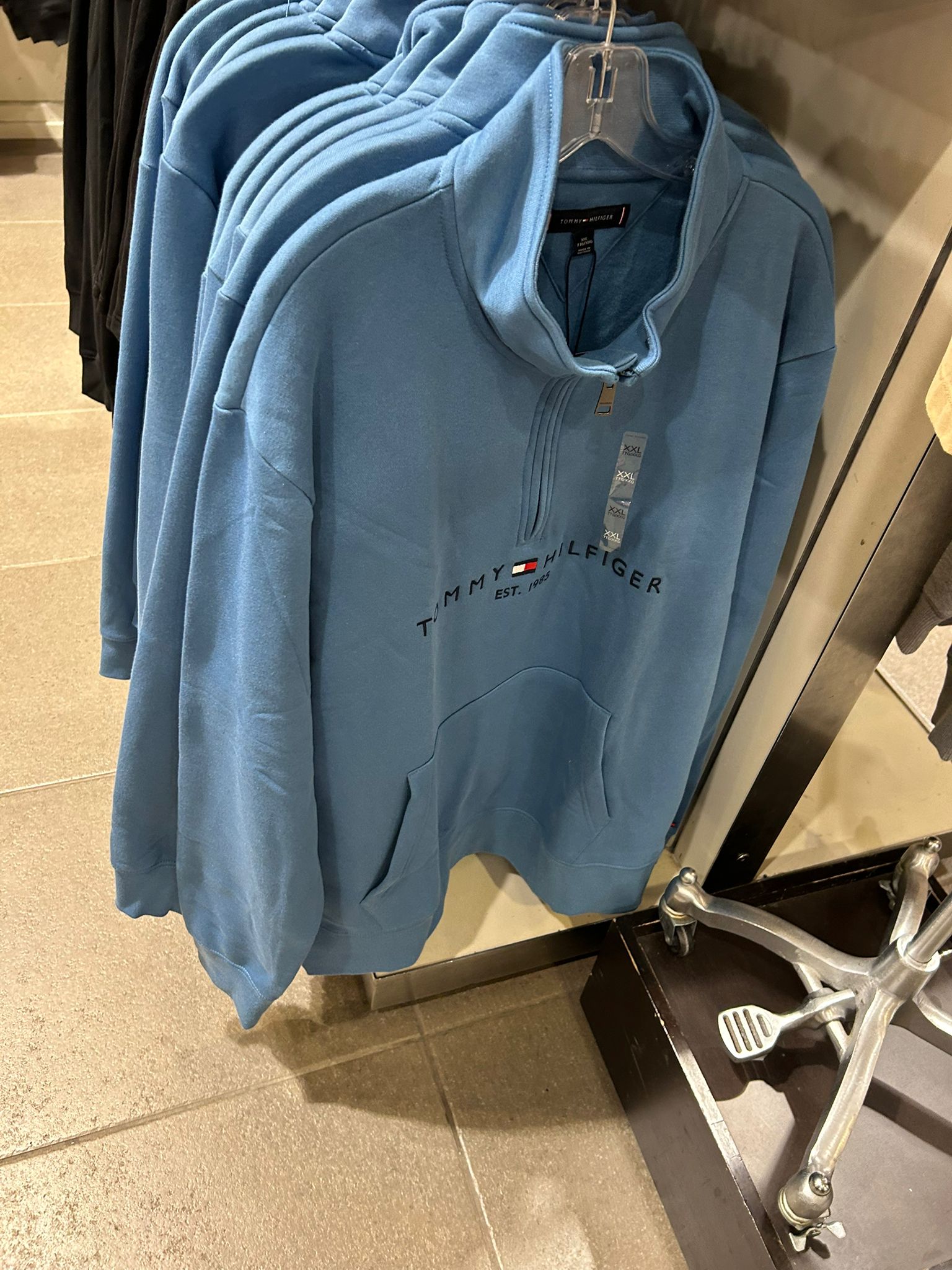 Tommy Mens'Embroidered Tommy Logo Quarter-Zip