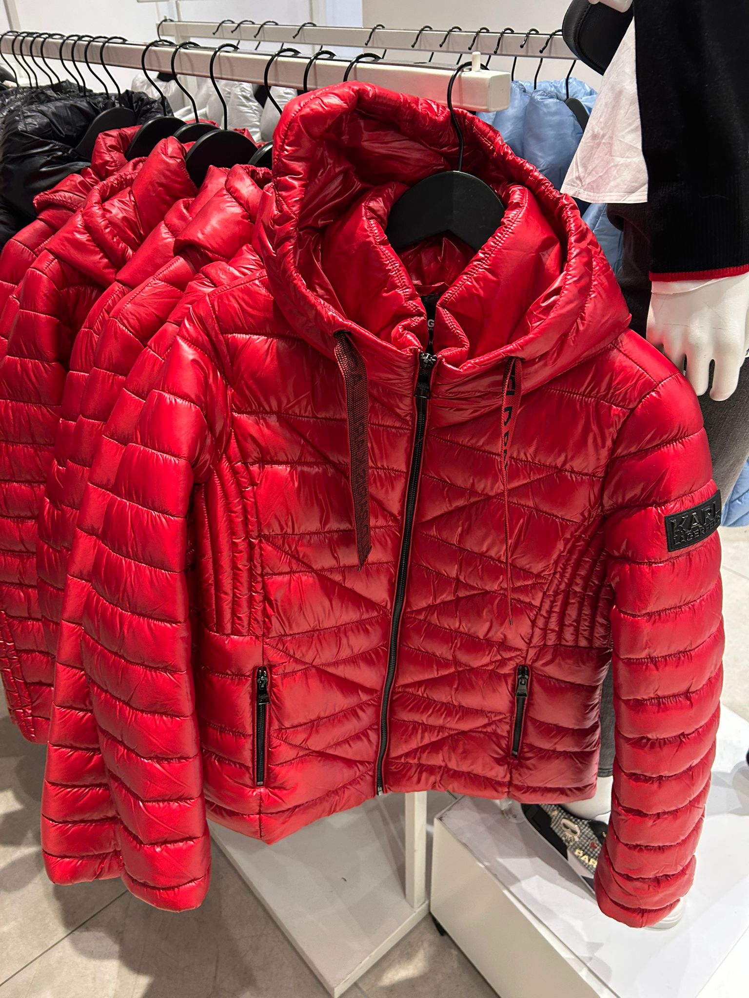 Karl Lagerfeld Paris Women's SHORT PUFFER JACKET WITH LOGO Red
