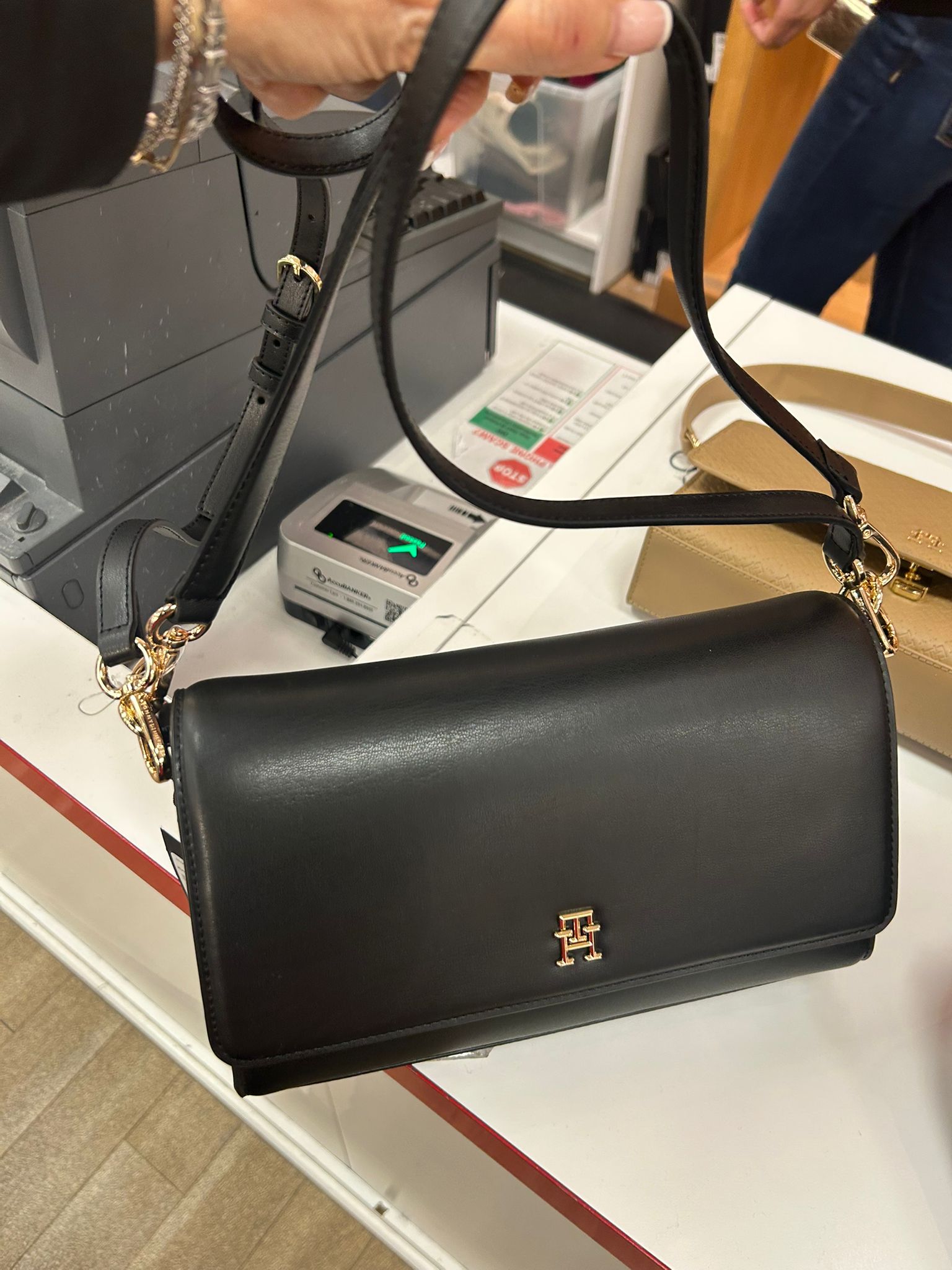 Women's Tommy Pebbled Flap Crossbody Bag black