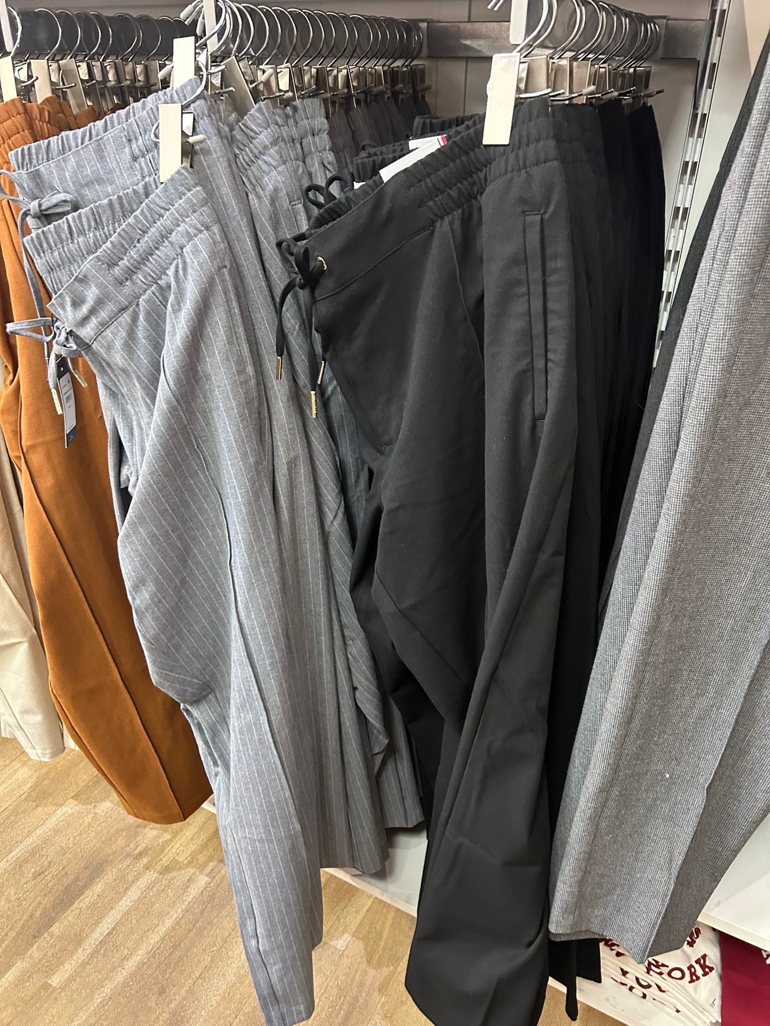 Womens' Tommy Tapered Drawstring Pant Black