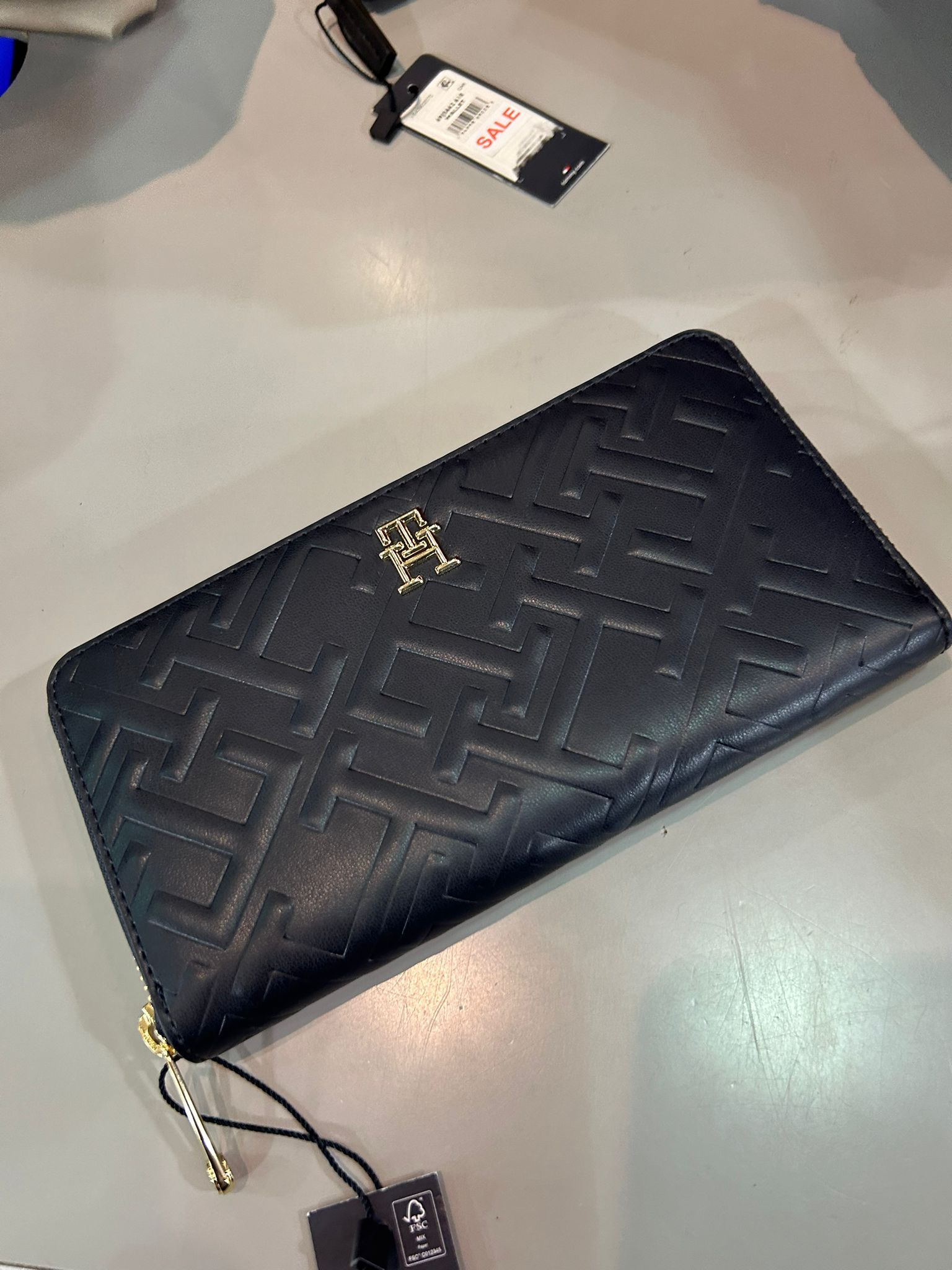 WOMENS' TH Logo Zip Wallet