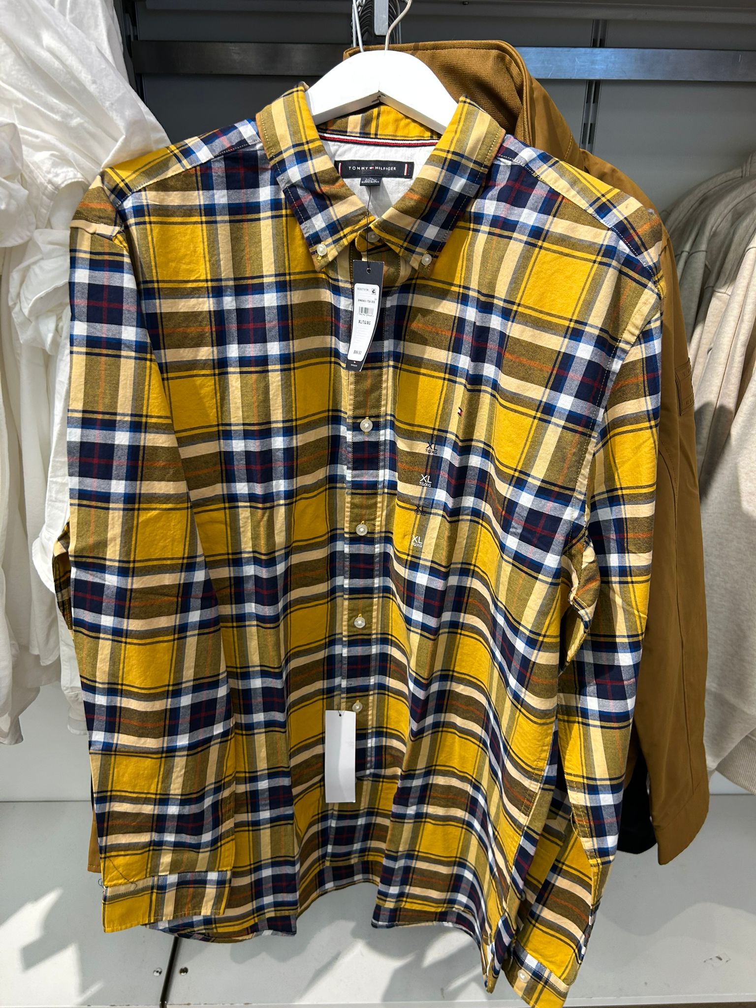 Tommy Mens' Regular Fit Plaid Stretch Oxford Shirt /Amber Flare