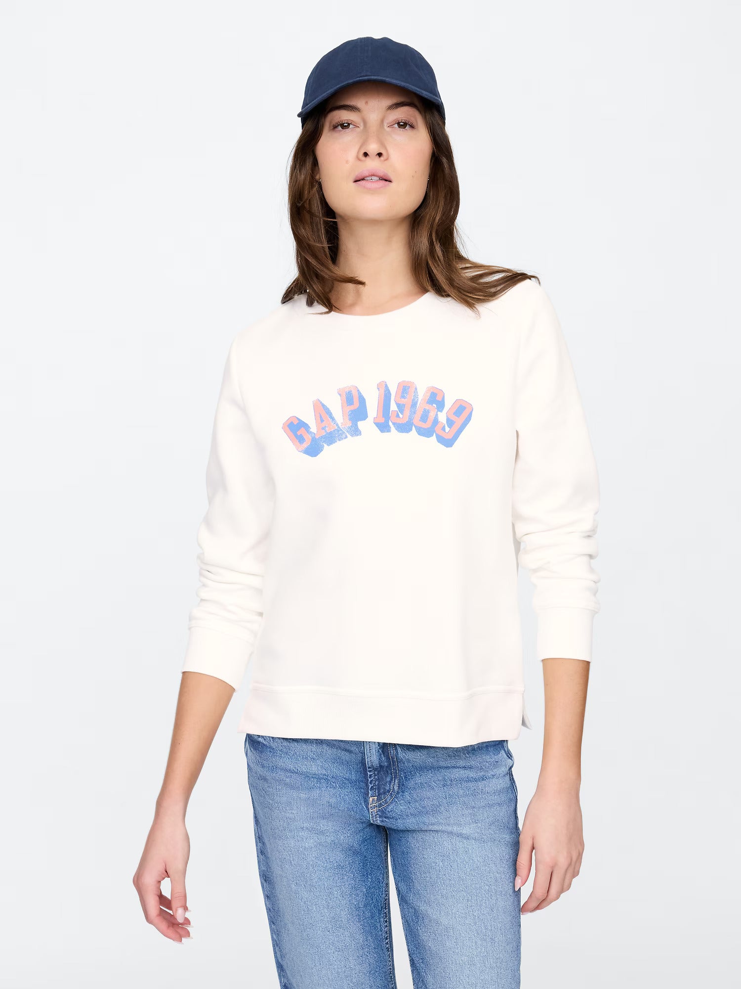 WOMEN Relaxed Gap Logo Sweatshirt/off white