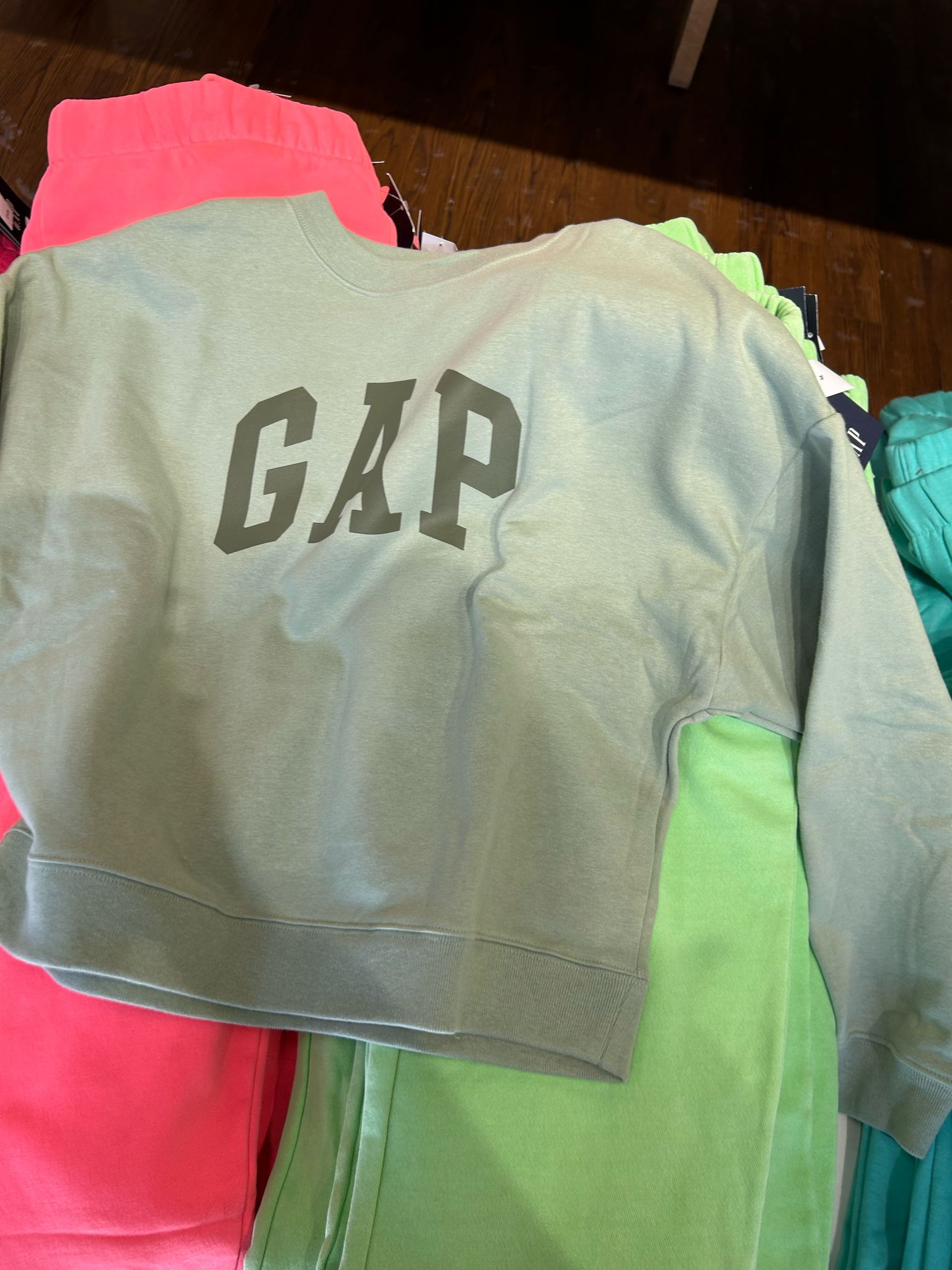 WOMEN Oversized Gap Logo Sweatshirt/ desert sage green