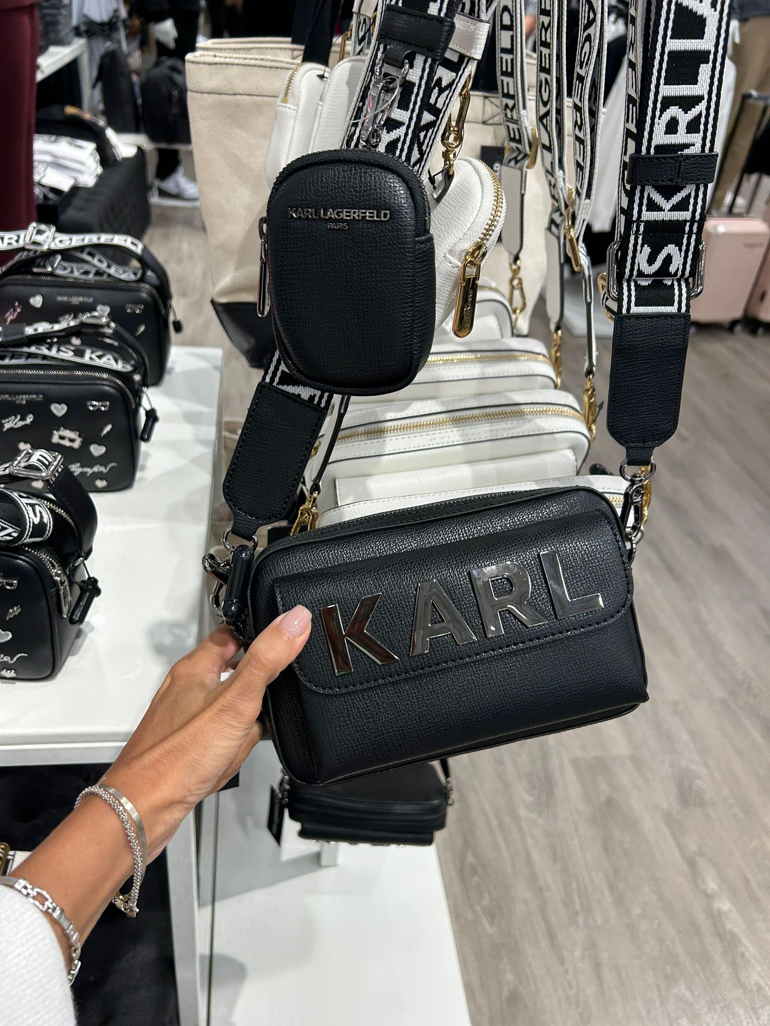 Karl Lagerfeld Paris Womens' MAYBELLE CAMERA CROSSBODY Black/Gunmetal