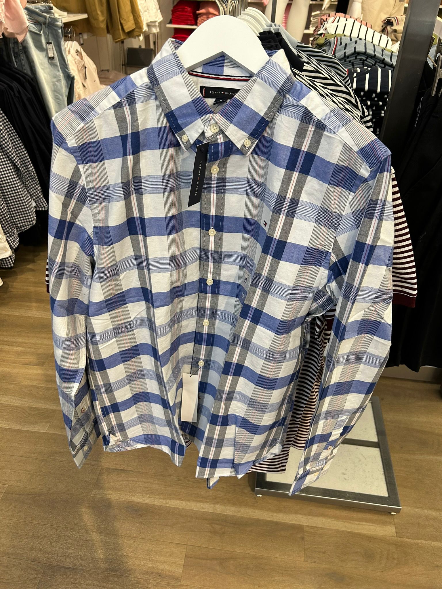 TOMMY MENS' Regular Fit Plaid Oxford Shirt