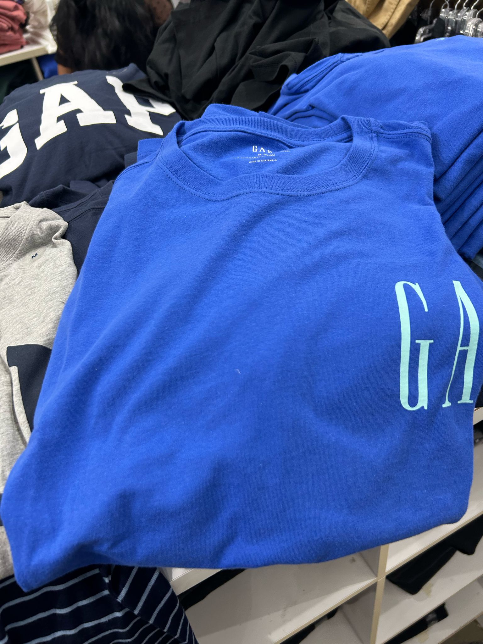 Gap Mens' Everyday Soft Gap Graphic T-Shirt /dazzling blue