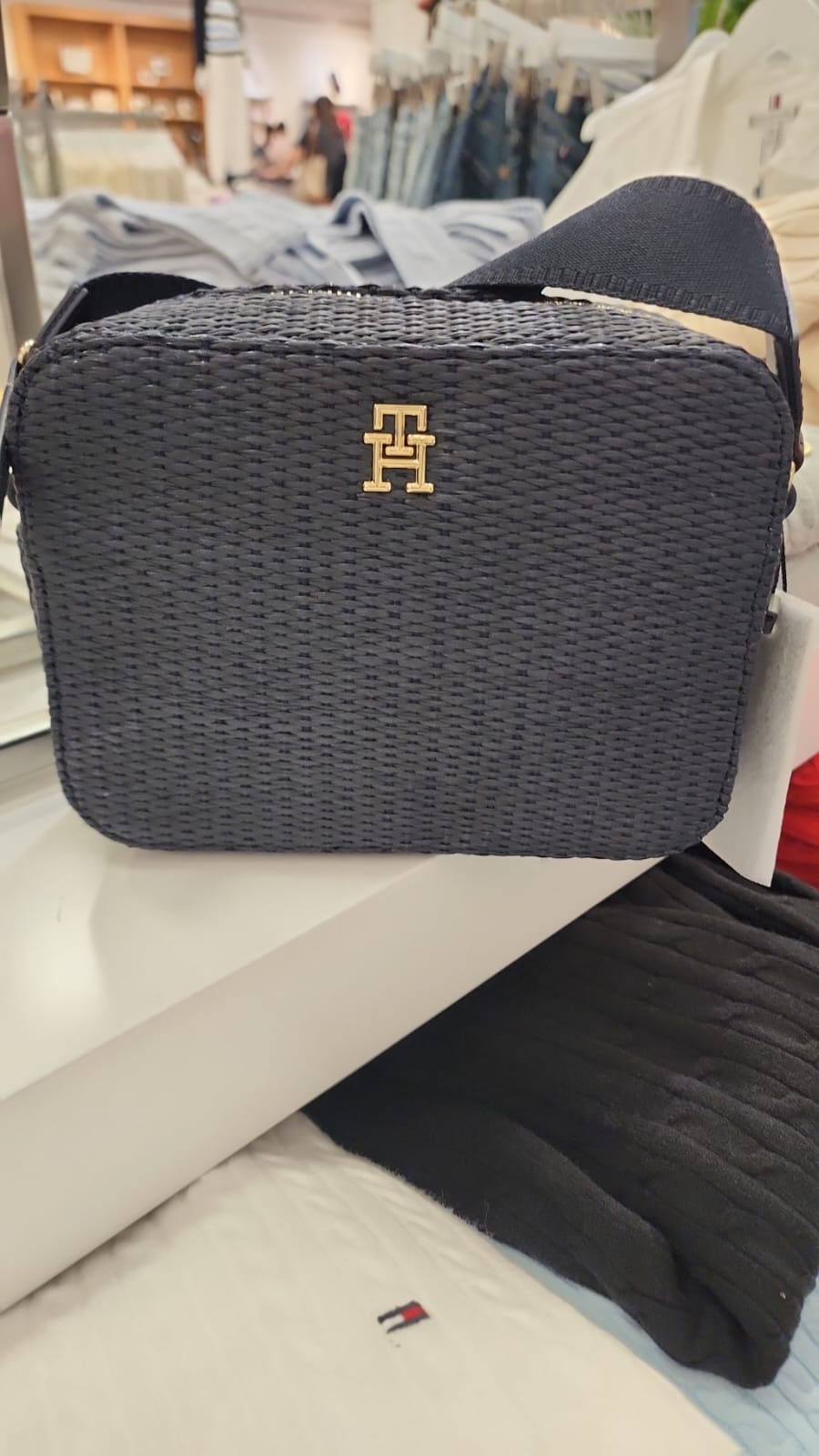 TOMMY HILFIGER WOMENS City Straw Embroidery Crossover Bag/ NAVY