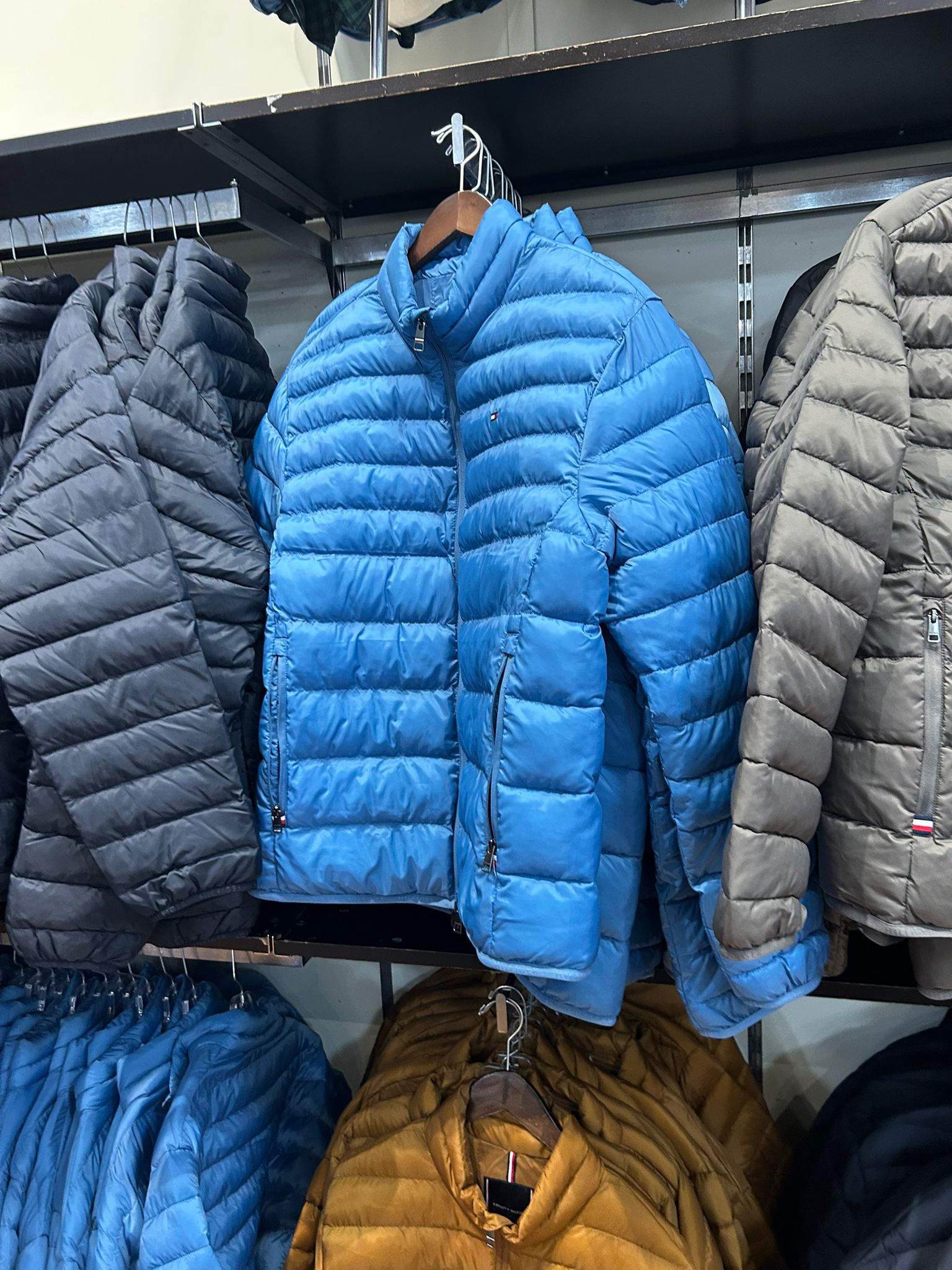 Tommy Mens' Lightweight Packable Jacket Dusty Indigo