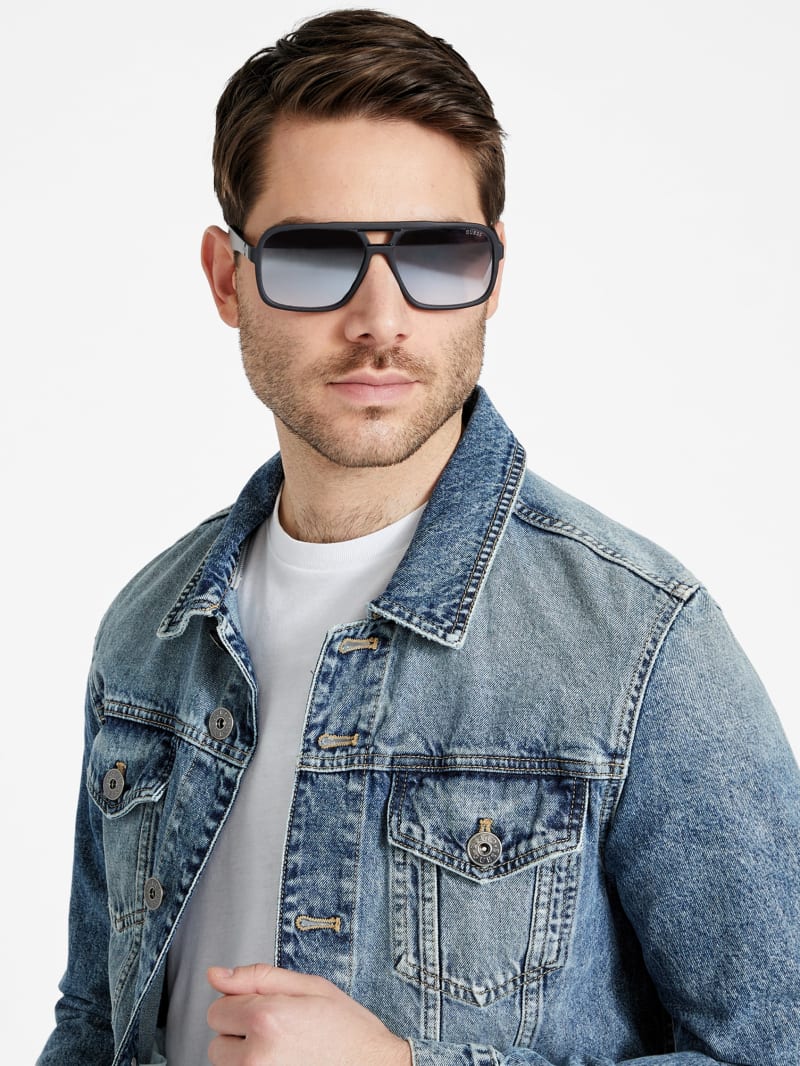 Mens' Guess Rounded Navigator Sunglasses