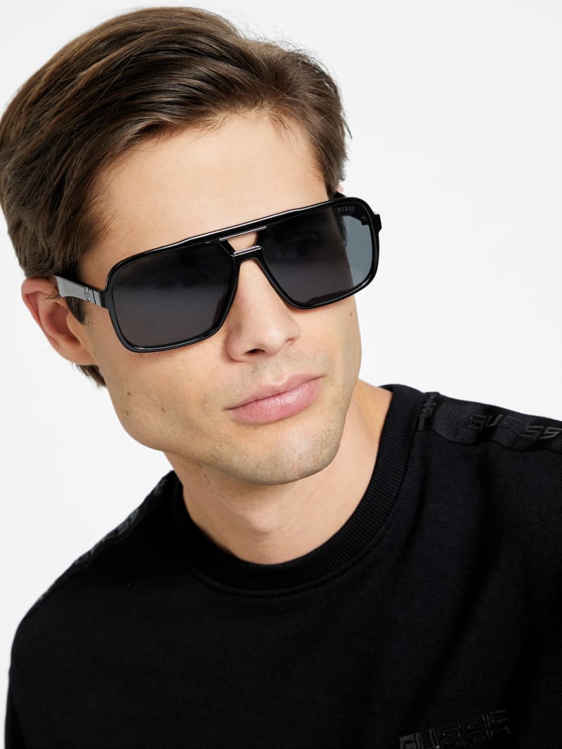 Mens' Guess Rounded Navigator Sunglasses