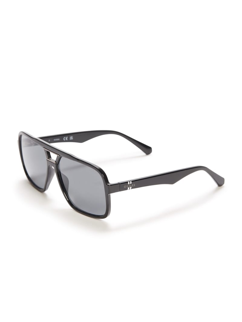 Mens' Guess Rounded Navigator Sunglasses